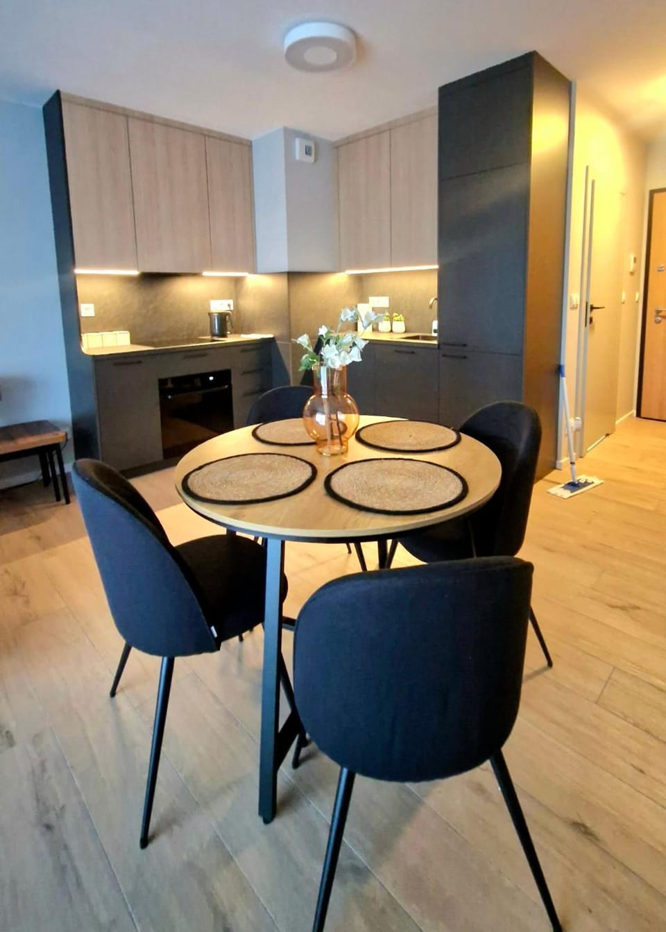 Kitchen or kitchenette, Living room, Seating area