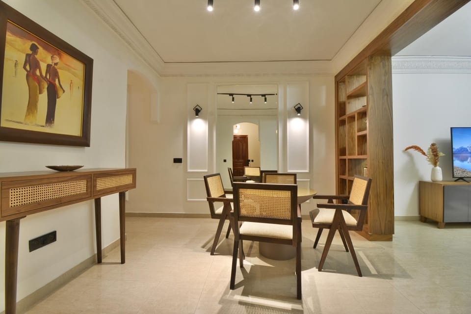 TV and multimedia, Living room, Seating area, Dining area