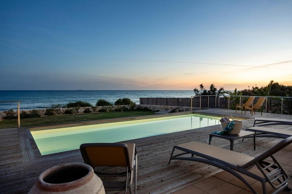 Pool view, Sea view, Swimming pool, sunbed