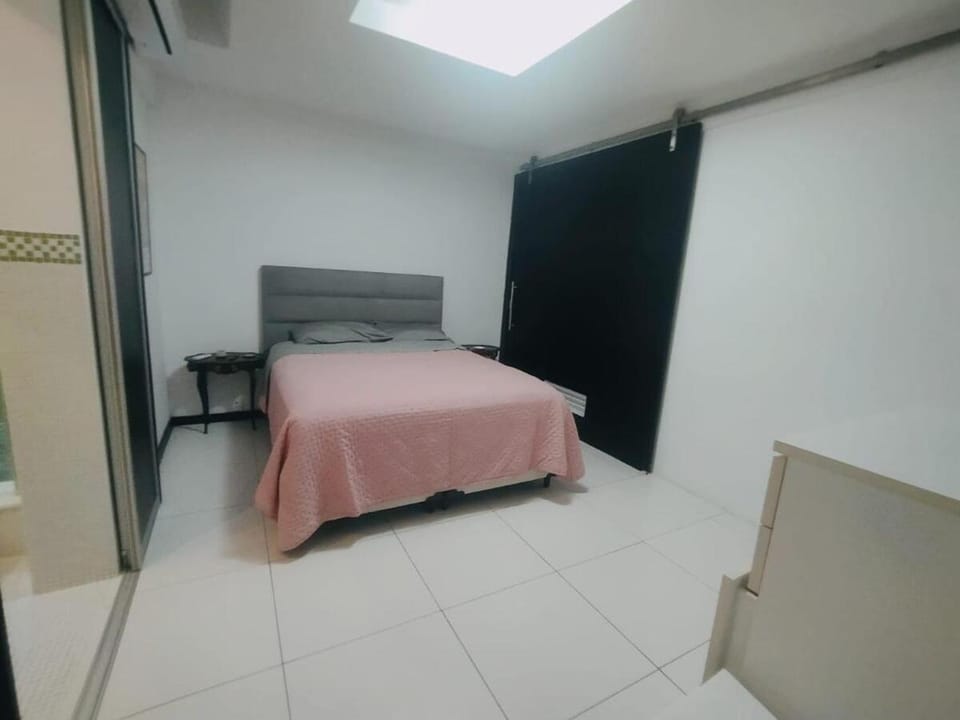 Bed, TV and multimedia, Bedroom