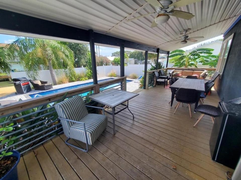 All Decked Out - 4 Beds, Pool & Pets Welcome home House in Butler Beach