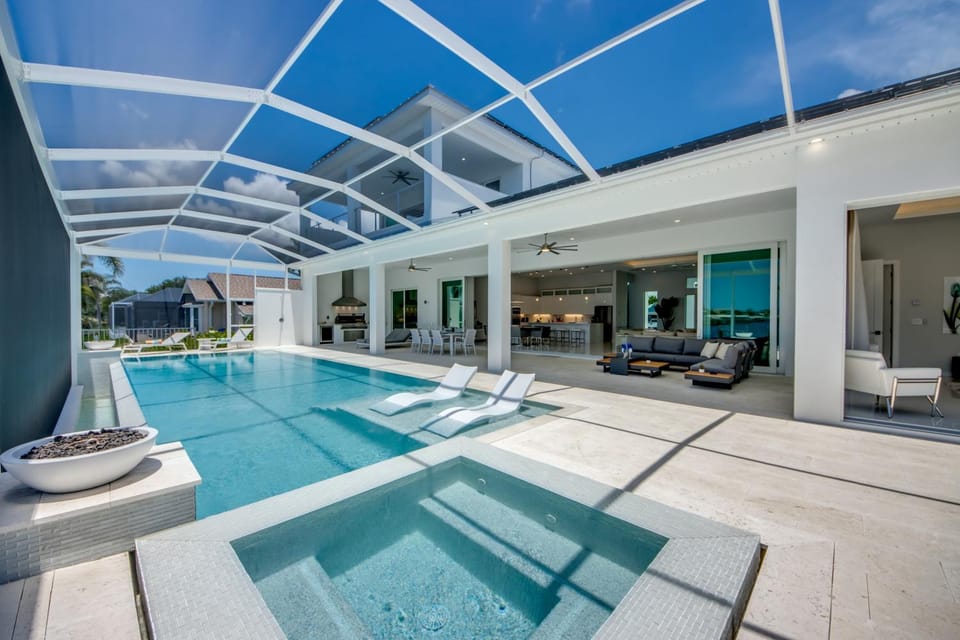 CoralVilla Pearl - luxurious, design villa, spacious, infinity pool, spa Villa in Cape Coral