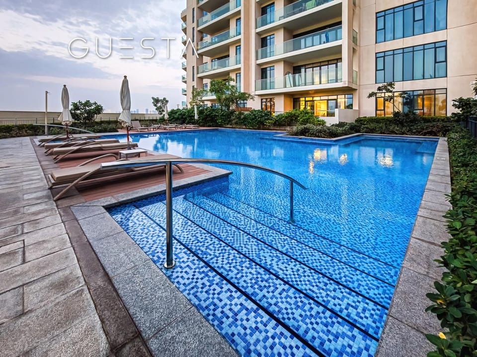 Day, Swimming pool