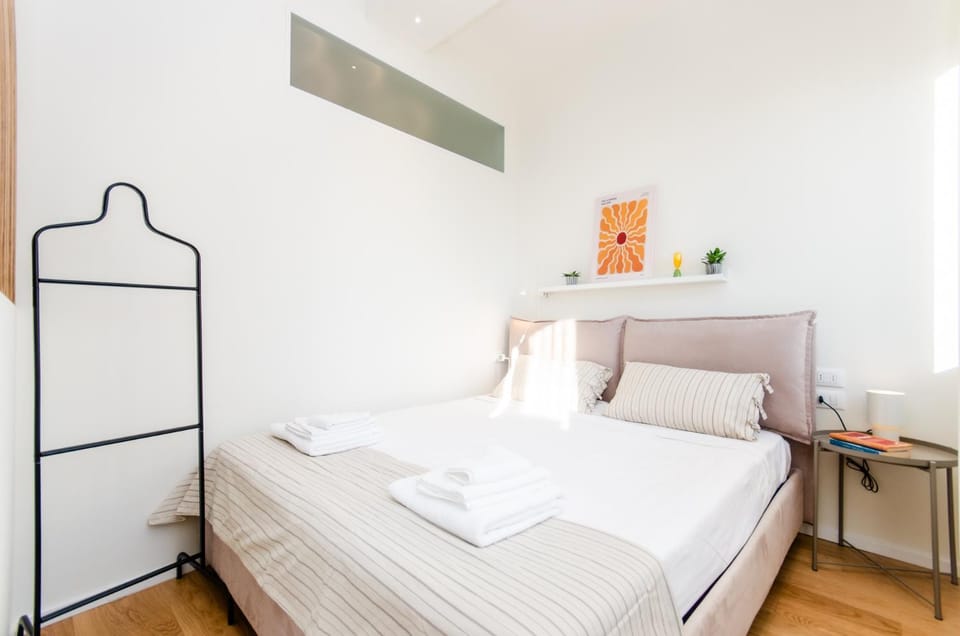 Bed, Photo of the whole room, Bedroom, towels, air conditioner