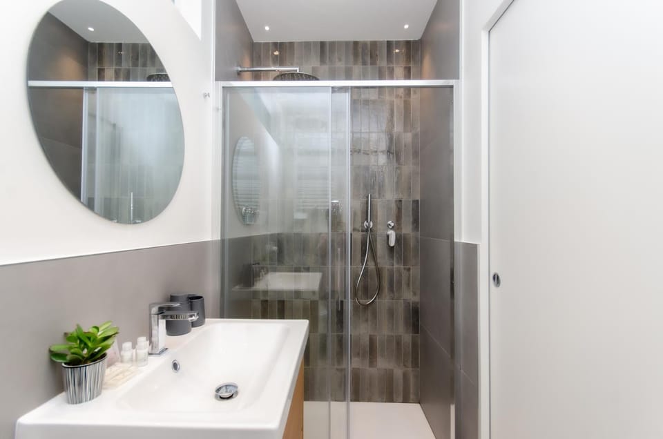 Shower, Bathroom, towels