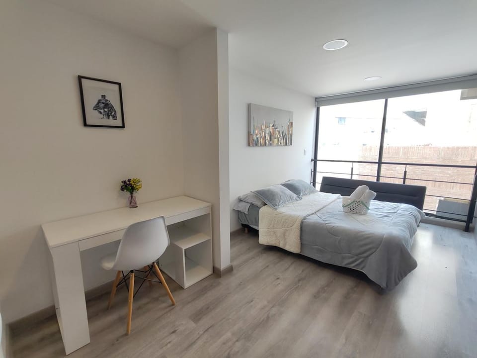 Bed, TV and multimedia, Photo of the whole room, Bedroom
