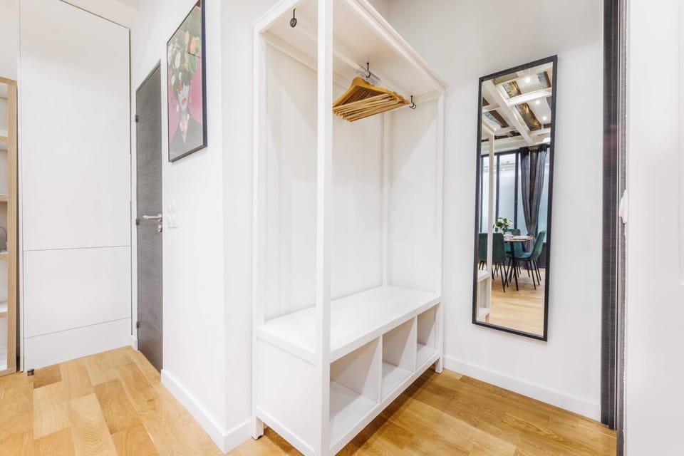 Chic Apartment in Paris Ideally Located for 6P Apartment in Paris