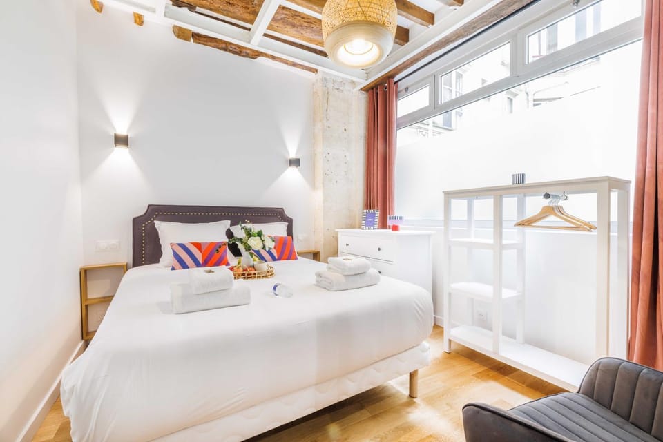 Chic Apartment in Paris Ideally Located for 6P Apartment in Paris