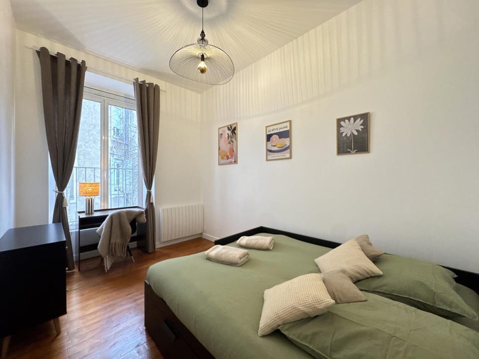 Bed, Photo of the whole room, Bedroom