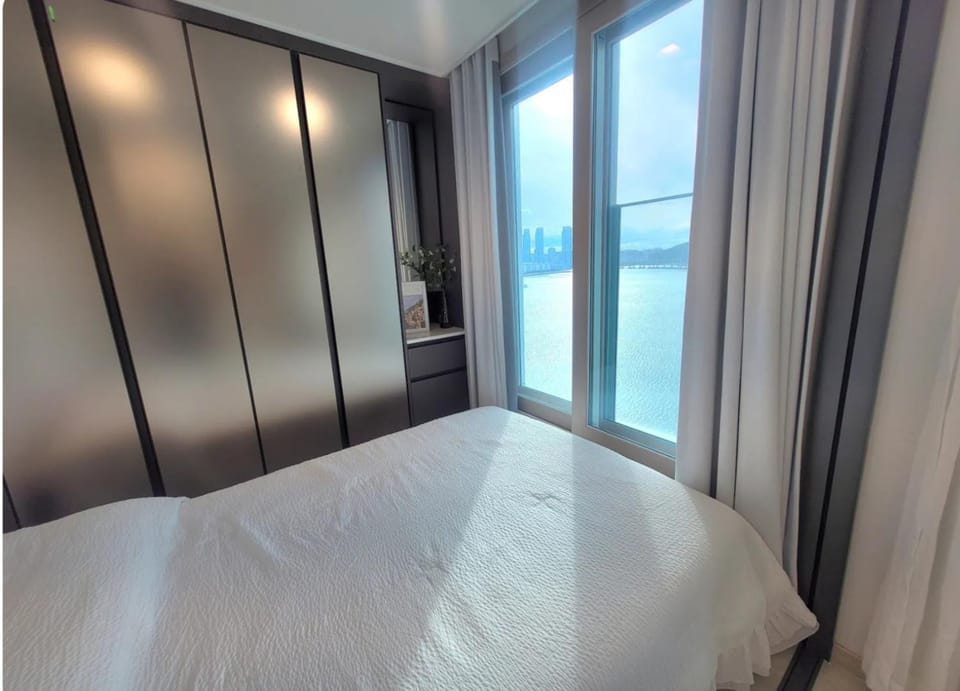 #Busan #Gwangalli #CozyStay #GwanganBridge #Sunrise #OceanView Apartment in Busan