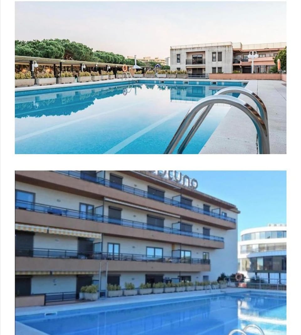 Property building, Day, Pool view, Swimming pool