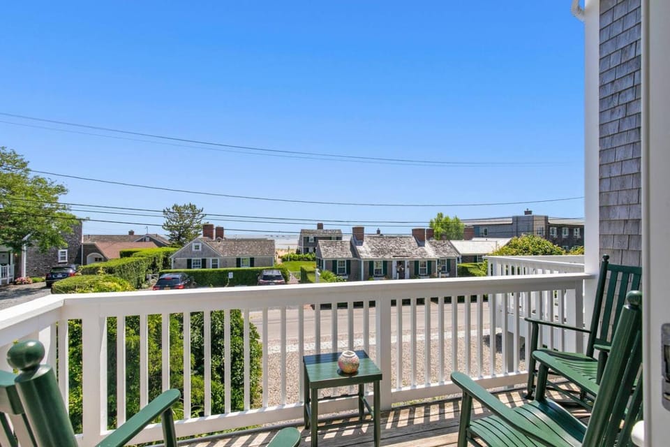 *NEW* Harbor-View West End Condo, Balcony, Parking House in Provincetown