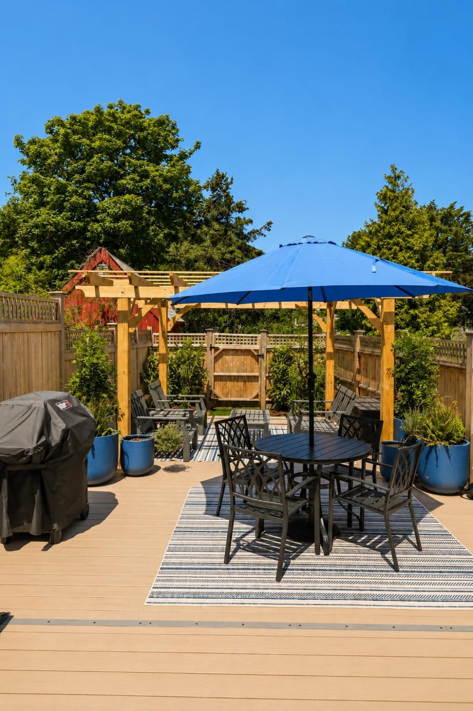 Patio, BBQ facilities, Garden, Seating area, Dining area