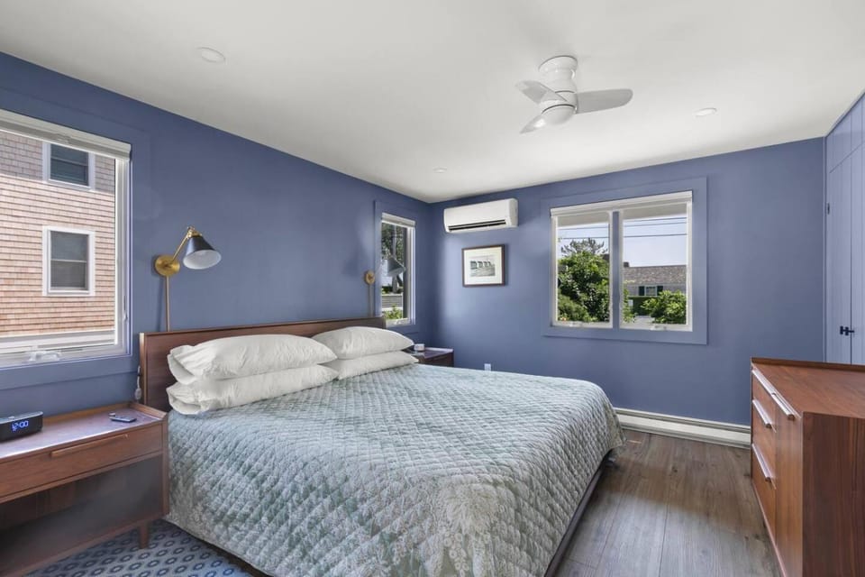 *NEW* Harbor-View West End Condo, Balcony, Parking House in Provincetown