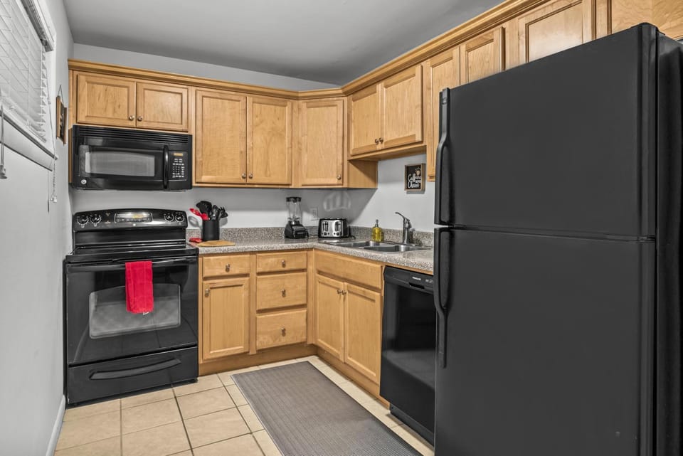 Classic City Getaway - Walk to Sanford Stadium! condo Apartment in Athens