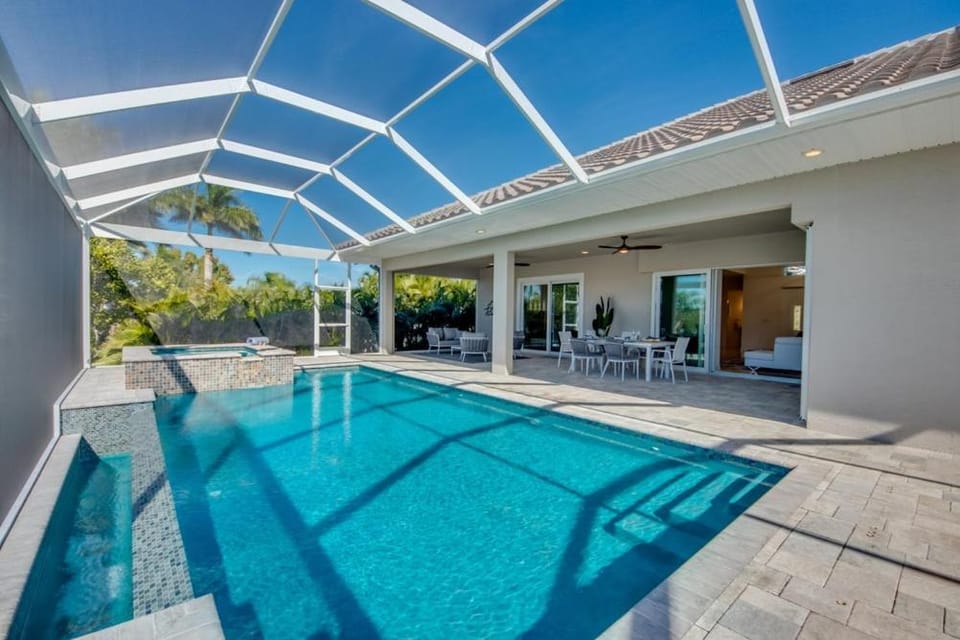 CoralVilla Pure Elegance - prime boat location, pool, hot tub, outdoor kitchen House in Cape Coral
