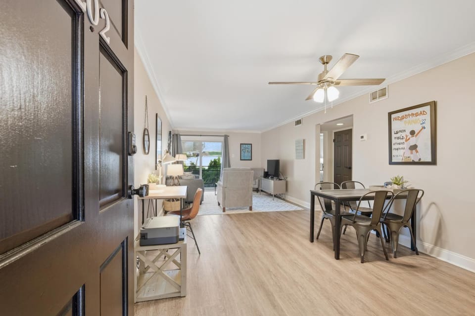 Stadium Village Flat - Walk to DT & Stadium! apts Apartment in Athens