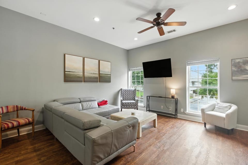 New Listing! Bulldog Borough in Downtown Athens apts Apartment in Athens