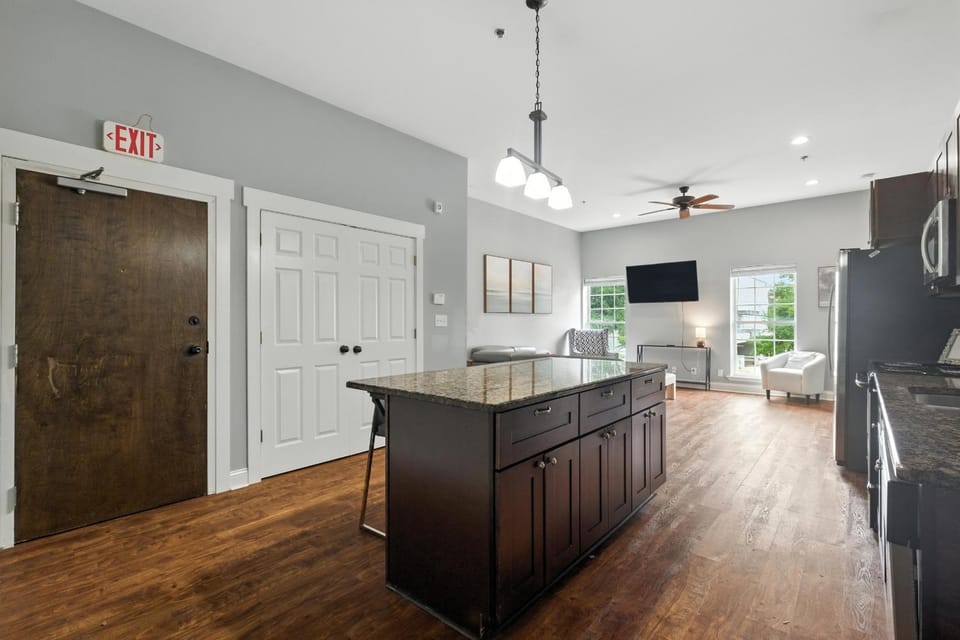 New Listing! Bulldog Borough in Downtown Athens apts Apartment in Athens