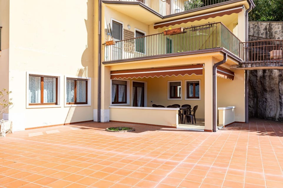 Graziella House - terrazza privata e accesso esclusivo alla spiaggia! Apartment in Brenzone sul Garda