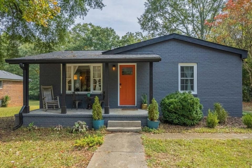Eclectic Inn Downtown - 2 miles to Sanford Stadium home House in Athens