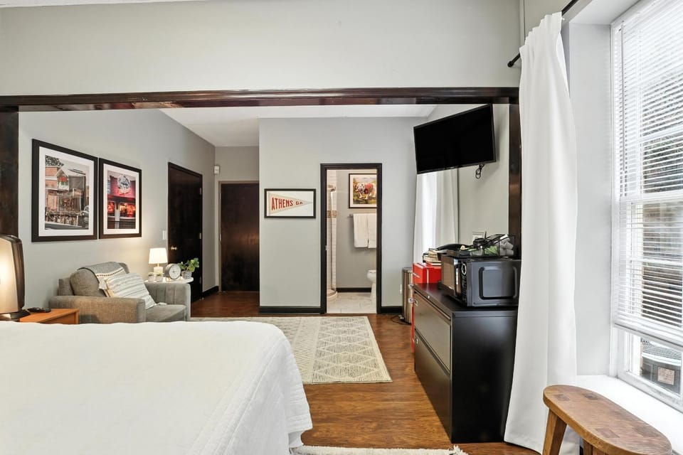 The Classic City Collection - 3 Separate Units apts Apartment in Athens