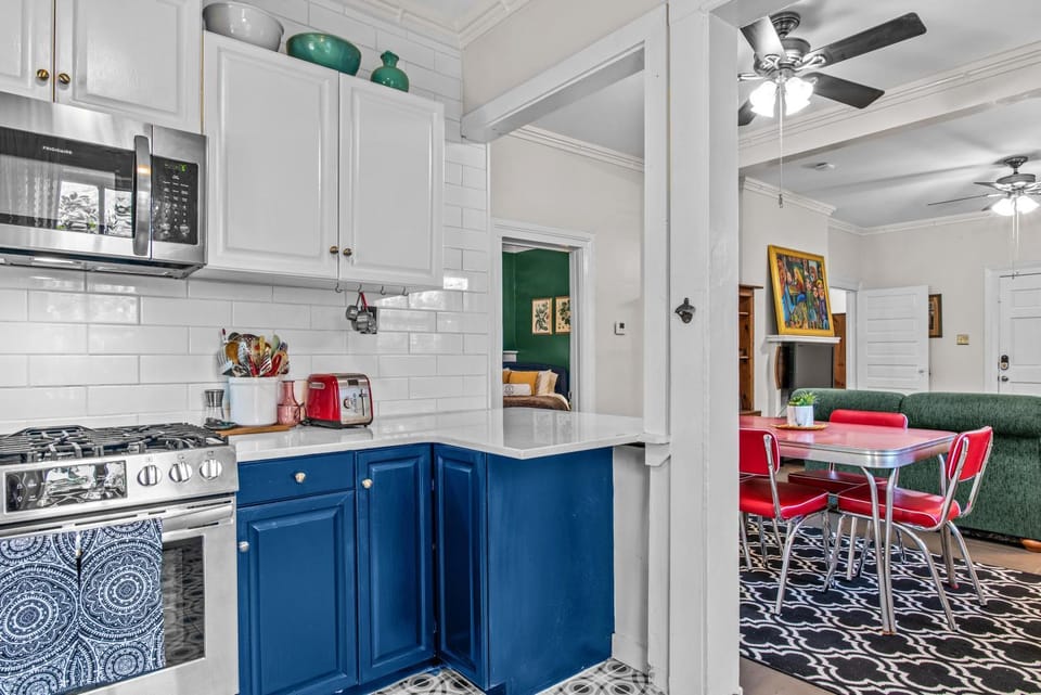 Lenoir Cottage with covered patio and fire pit! home House in Athens