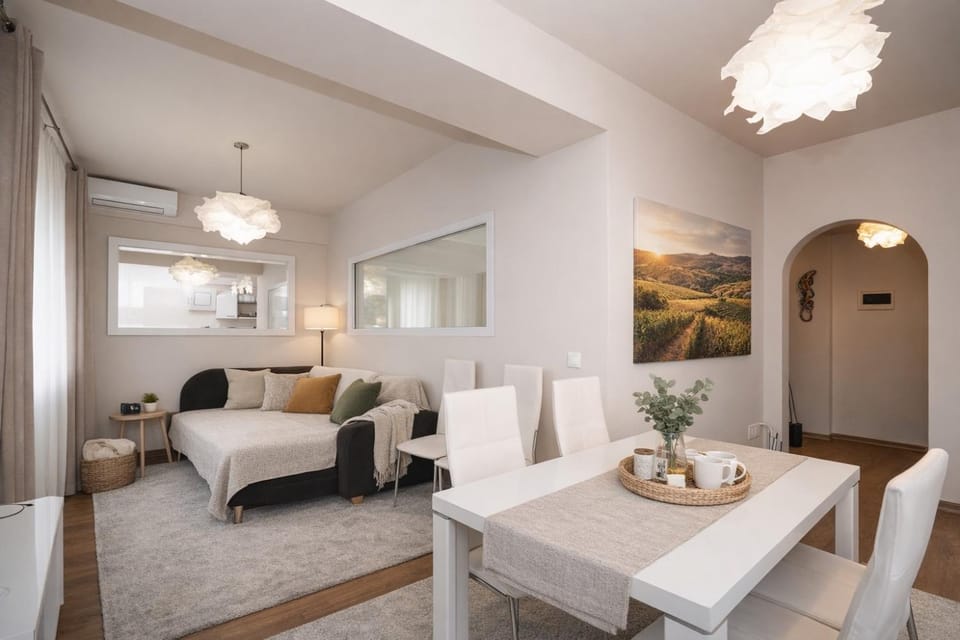 Bed, Living room, Seating area, Dining area