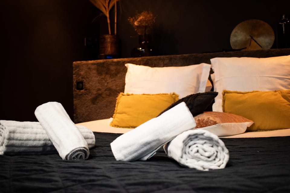 Love room - Cinéma et Jacuzzi Shelby Apartment in Bordeaux