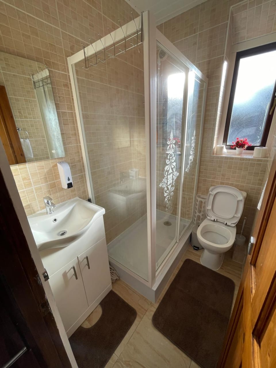 Shower, Toilet, towels
