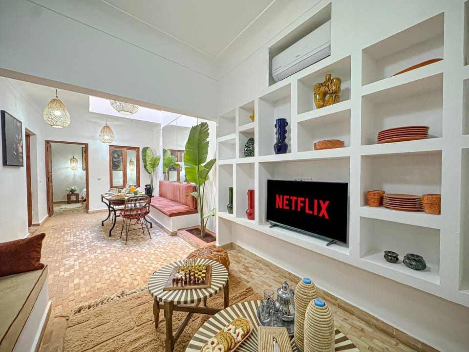 Living room, Dining area