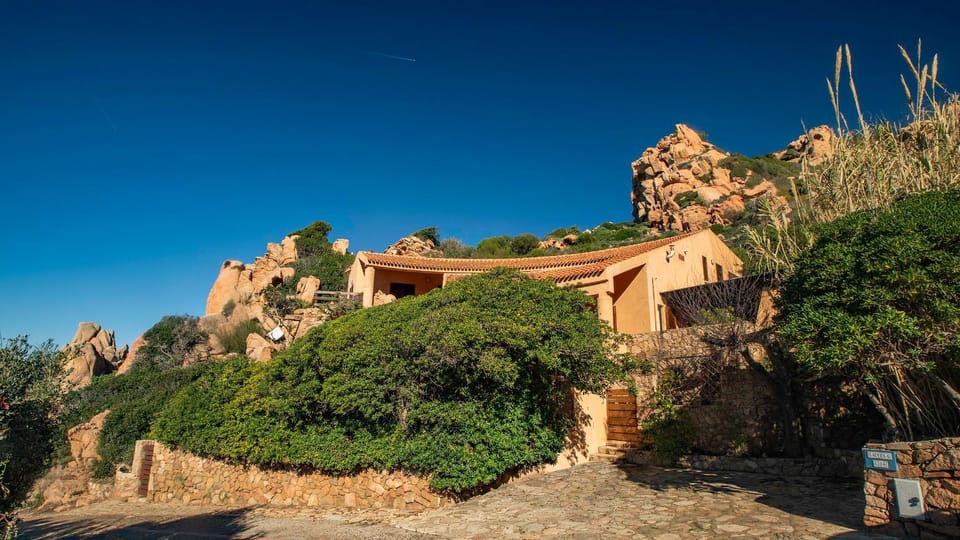 Property building, Natural landscape, Garden view