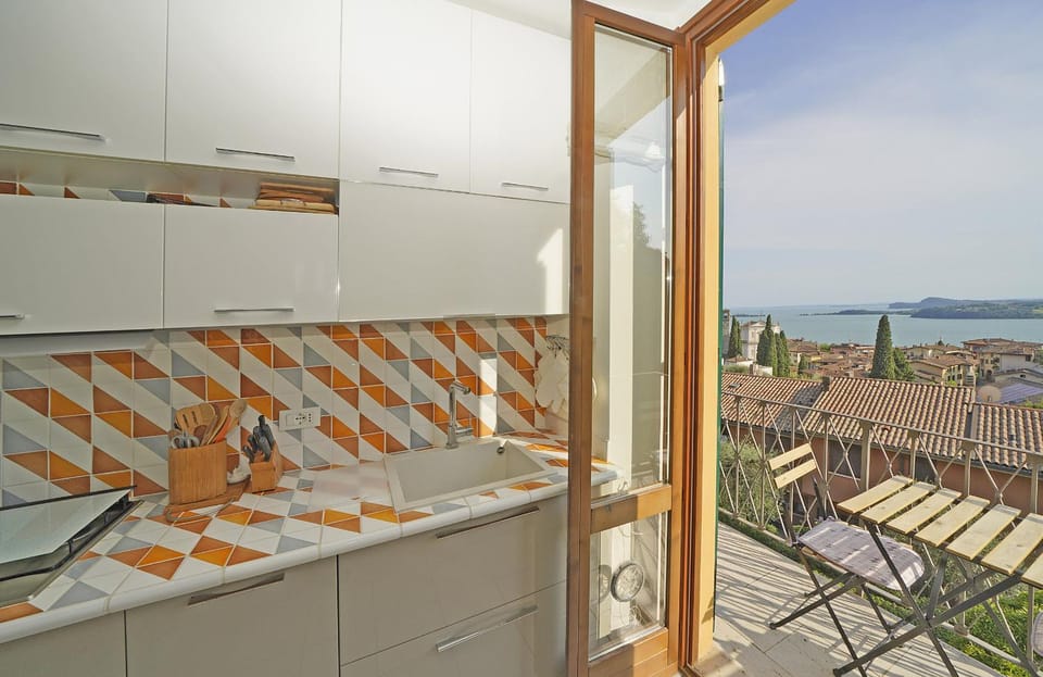 Blue Vista Apartment in Lake Garda