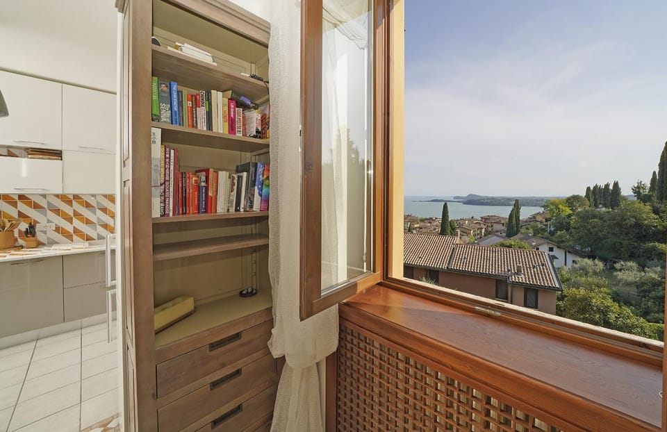Blue Vista Apartment in Lake Garda