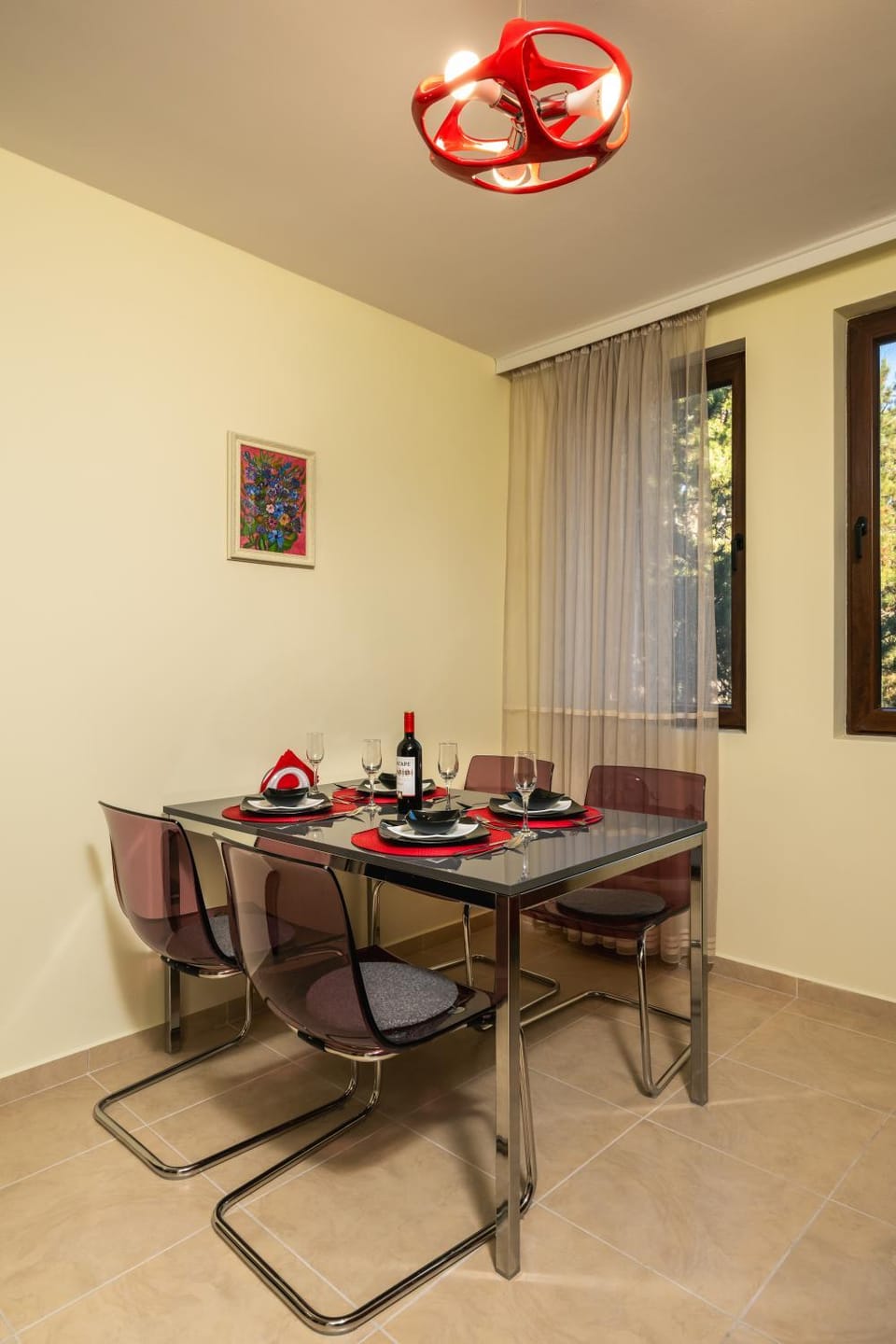 Kitchen or kitchenette, Dining area
