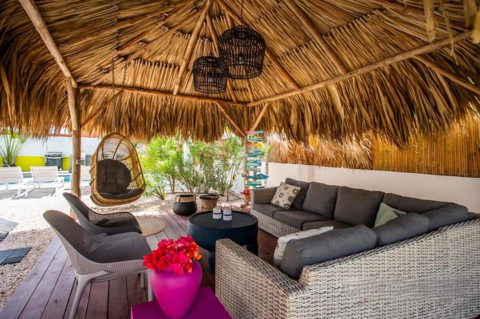 Villa Caribe Royal - Luxe villa tot 8 personen Jan Thiel, Curaçao Villa in Jan Thiel