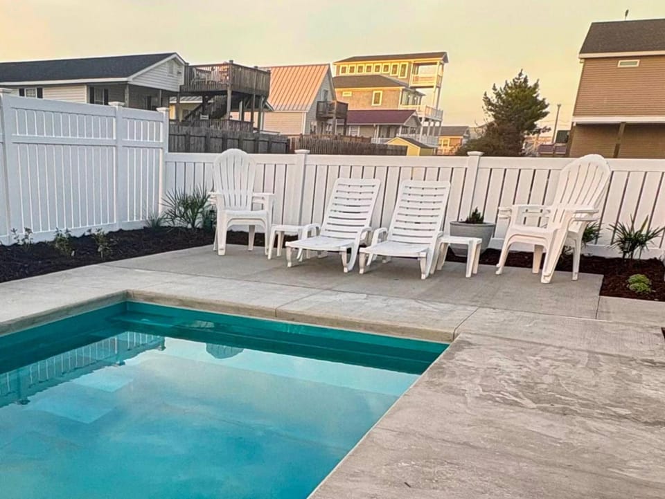 Patio, Day, Garden, Seating area, Swimming pool