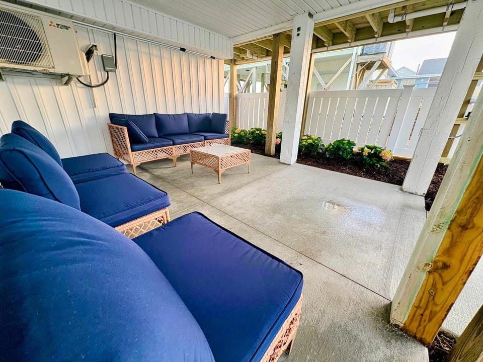 Patio, Day, Garden, Balcony/Terrace, Seating area, furniture, air conditioner