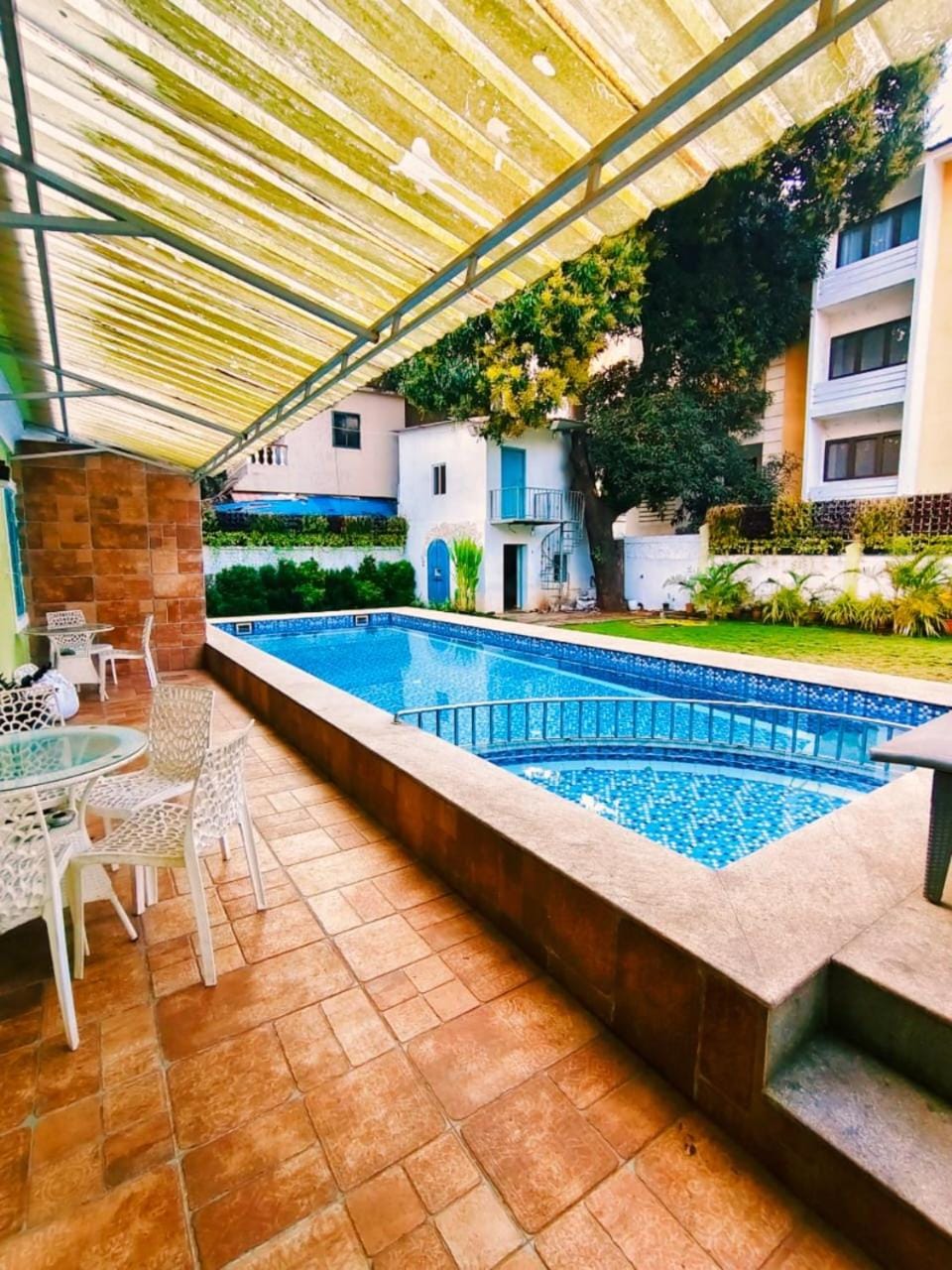 Swimming pool