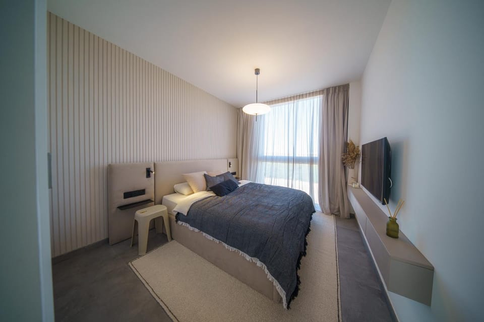 Blue Horizon Seaview Suite with Rooftop and Pool in Paralimni Apartment in Paralimni
