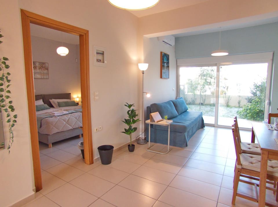 Bed, Living room, Photo of the whole room, Seating area, Dining area, Bedroom