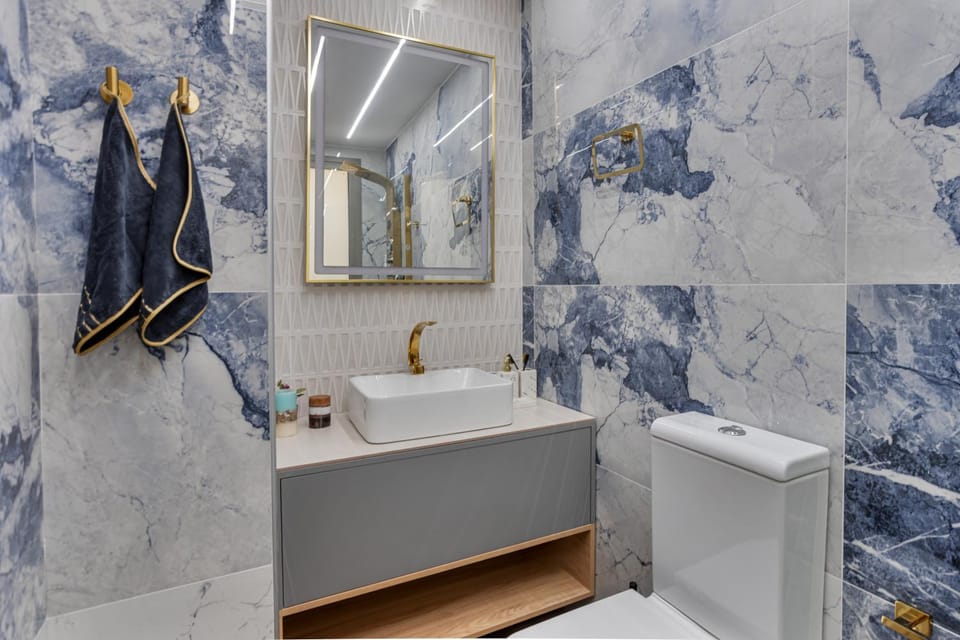 Bathroom, towels