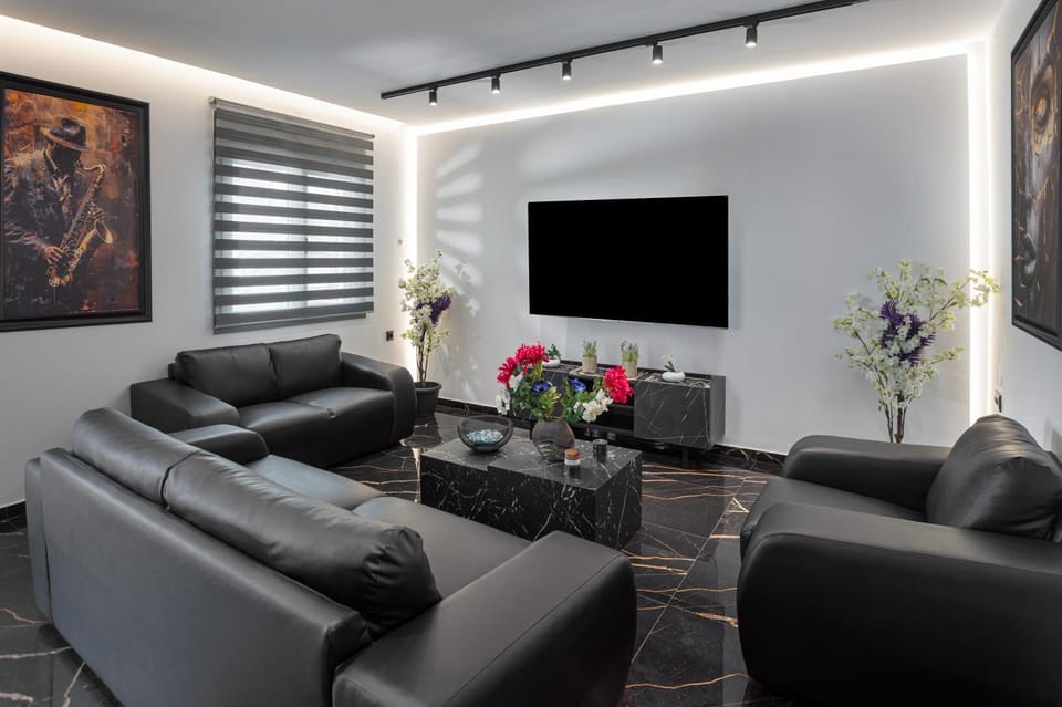 Communal lounge/ TV room, TV and multimedia, Living room