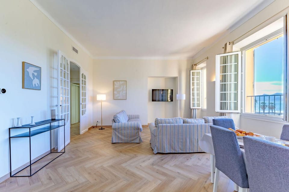 TV and multimedia, Living room, Photo of the whole room, Seating area