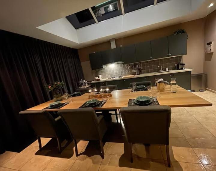 Kitchen or kitchenette, Photo of the whole room, Dining area, Evening entertainment, stove, kitchen, kitchen