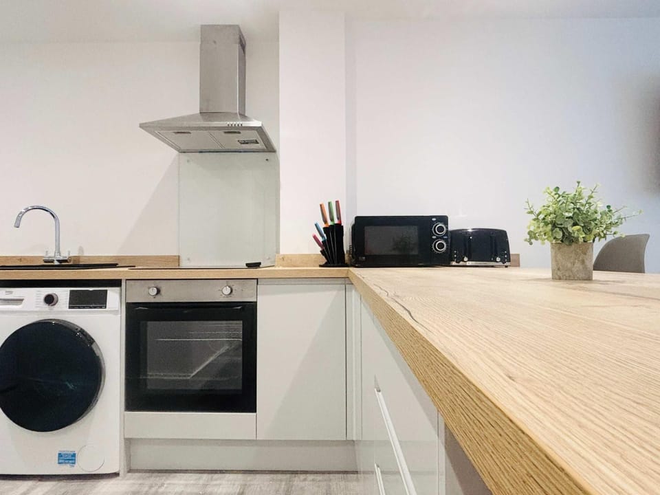 Kitchen or kitchenette, oven, stove, toaster, washing machine