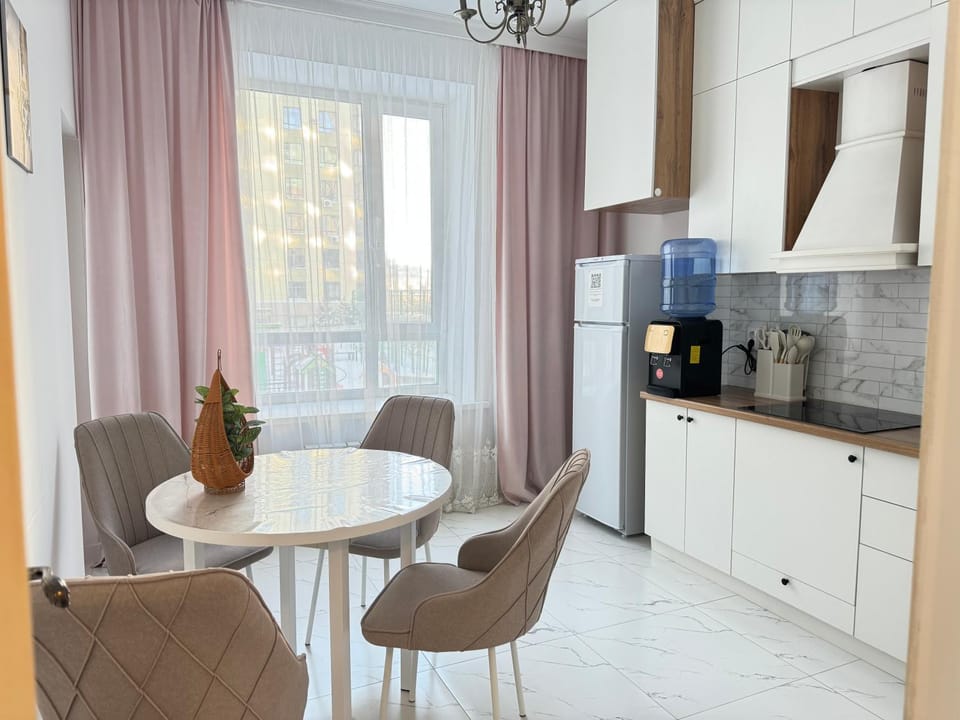 Kitchen or kitchenette, Living room, Dining area