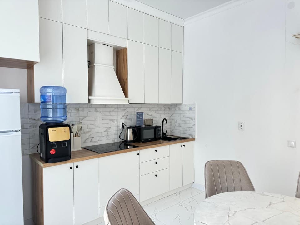 Bed, Kitchen or kitchenette, Bedroom, stove