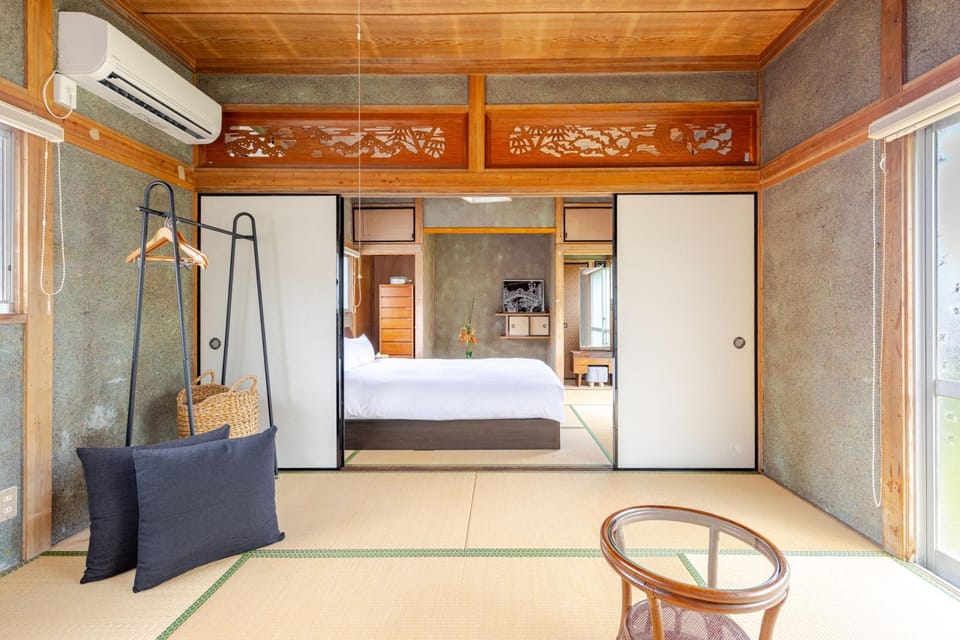 Bedroom, group of guests, group of guests, Family, Family, air conditioner, air conditioner