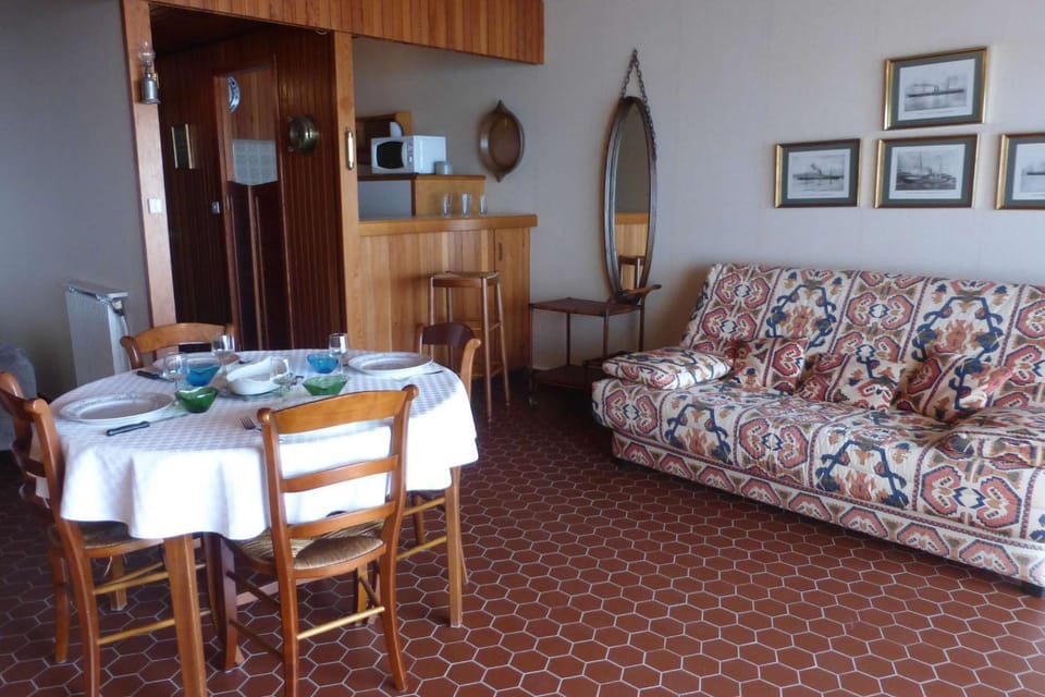 SG320-039 Appart Studio cabine 4 couchages SAINT GILLES CROIX DE VIE Cabin in Saint-Gilles-Croix-de-Vie